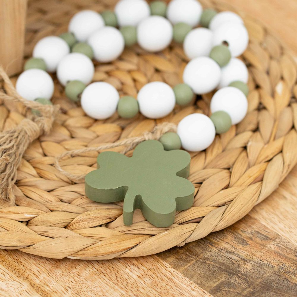 24x1 wood bead garland (SHAMROCK) wh/gn